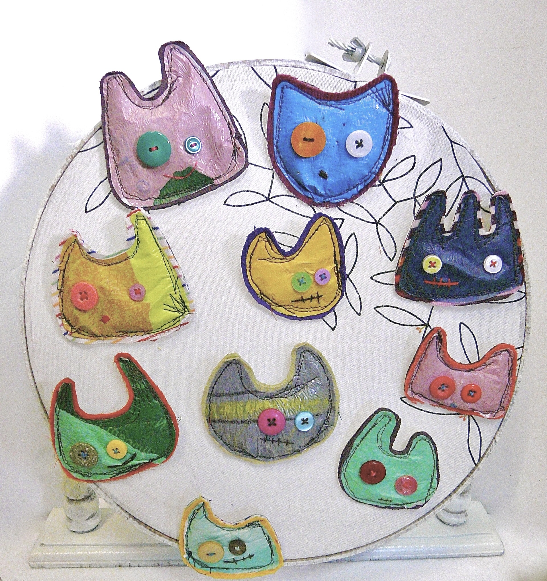 Broches monstruosos